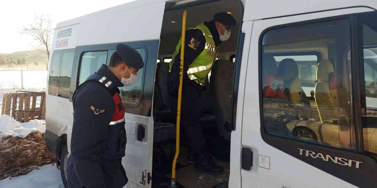 Jandarma ekiplerinden öğrenci servisi denetimi