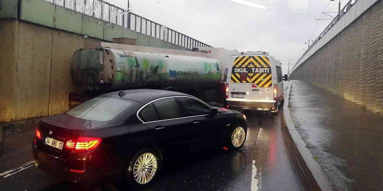 İBB’nin su tankeri arıza yapınca yolda kaldı