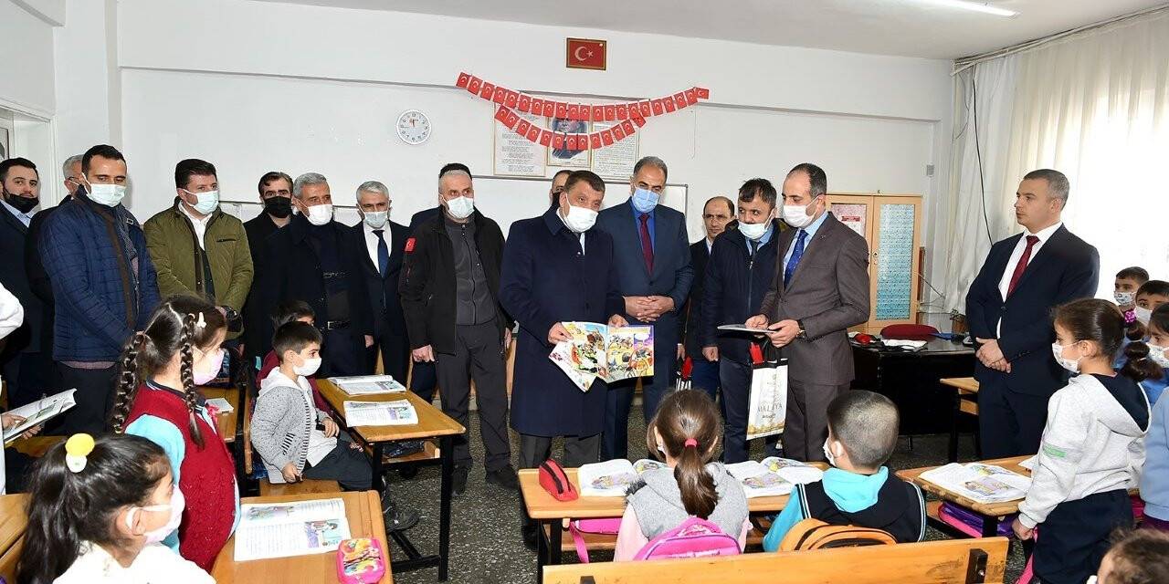 Başkan Gürkan’dan öğrencilere hediye