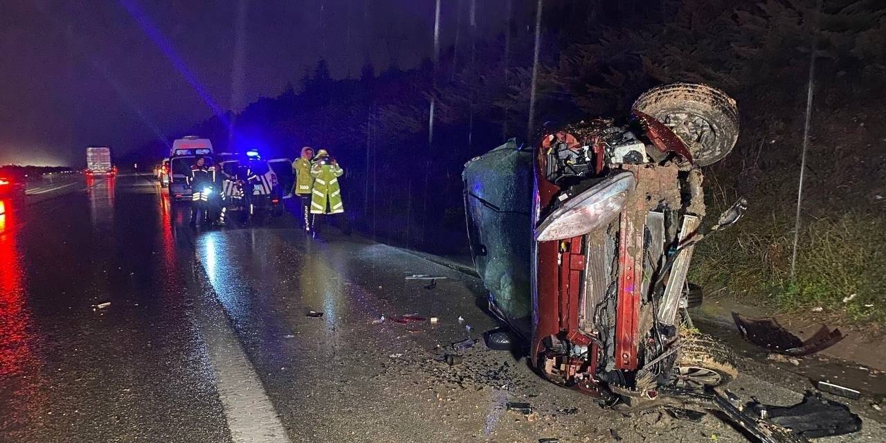 Bursa’da takla atan araçtan fırlayan 4 kişi yaralandı