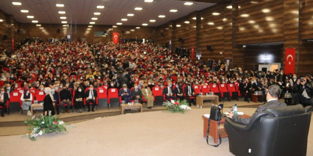 Van’da Hayati İnanç söyleşisine yoğun ilgi