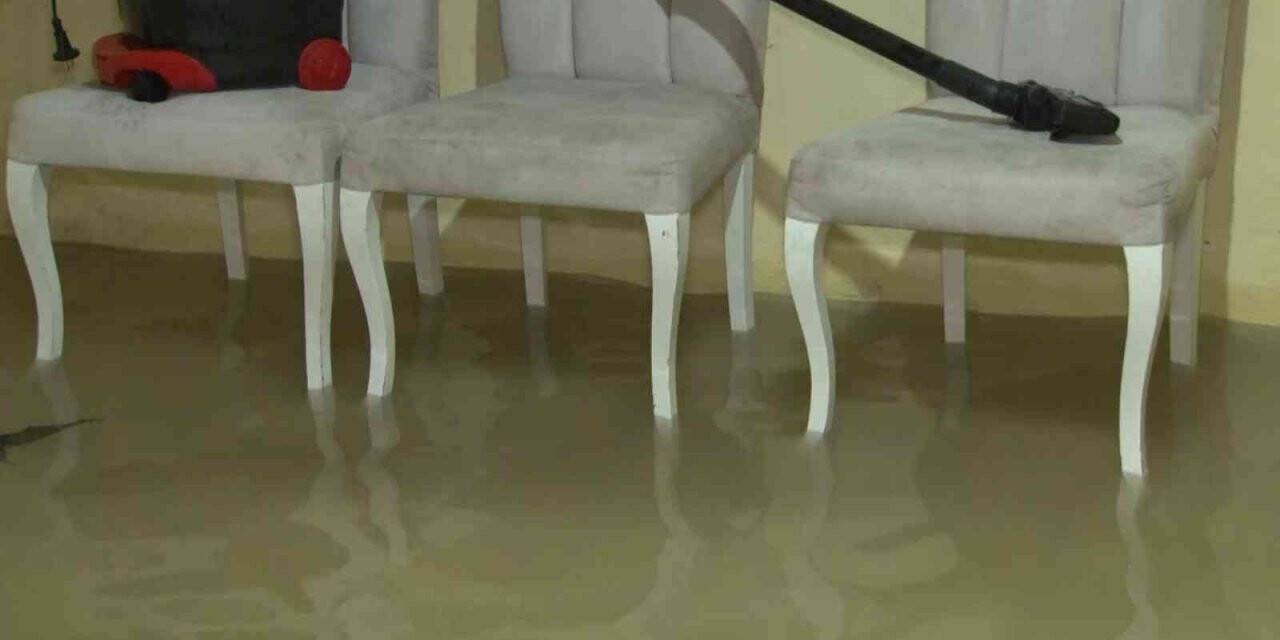 Avcılar’da evini su basan vatandaştan İSKİ’ye tepki