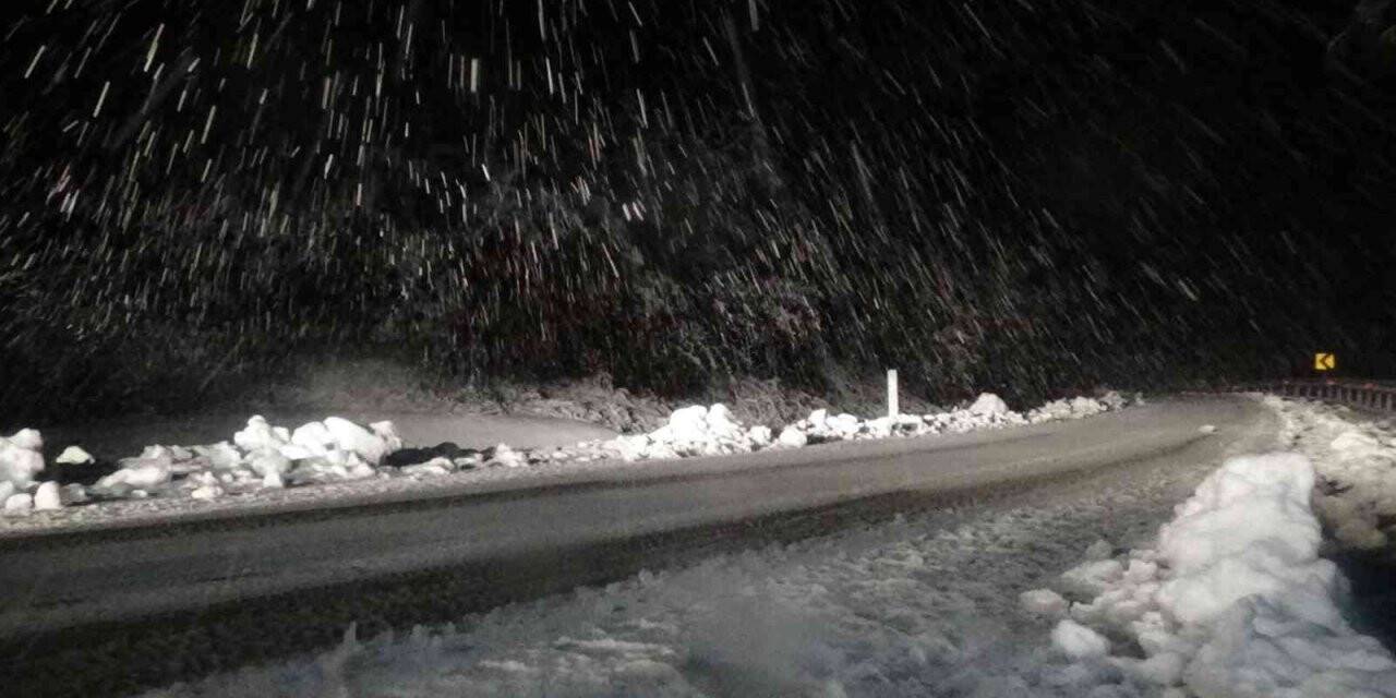 İzmir’in yüksek kesimlerinde kar yağışı etkili oldu