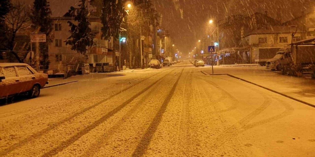 Çameli’nde öğrencilere kar tatili
