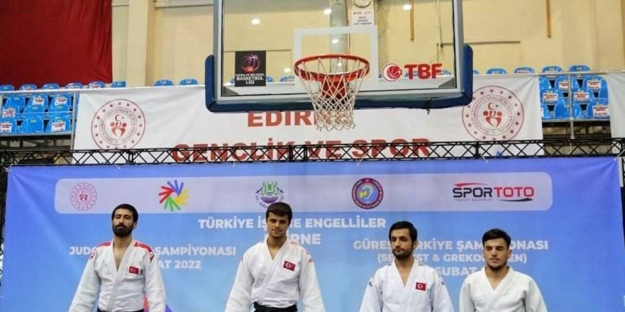 Vanlı judocular madalyalarla döndüler