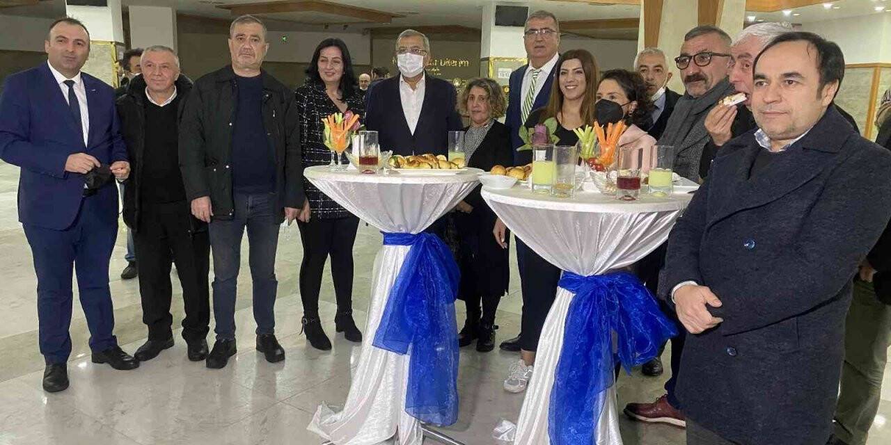 “Beykoz Yöre Buluşmaları” gala gecesinde ilçedeki 118 yöre ve köy derneğinin temsilcileri bir araya geldi