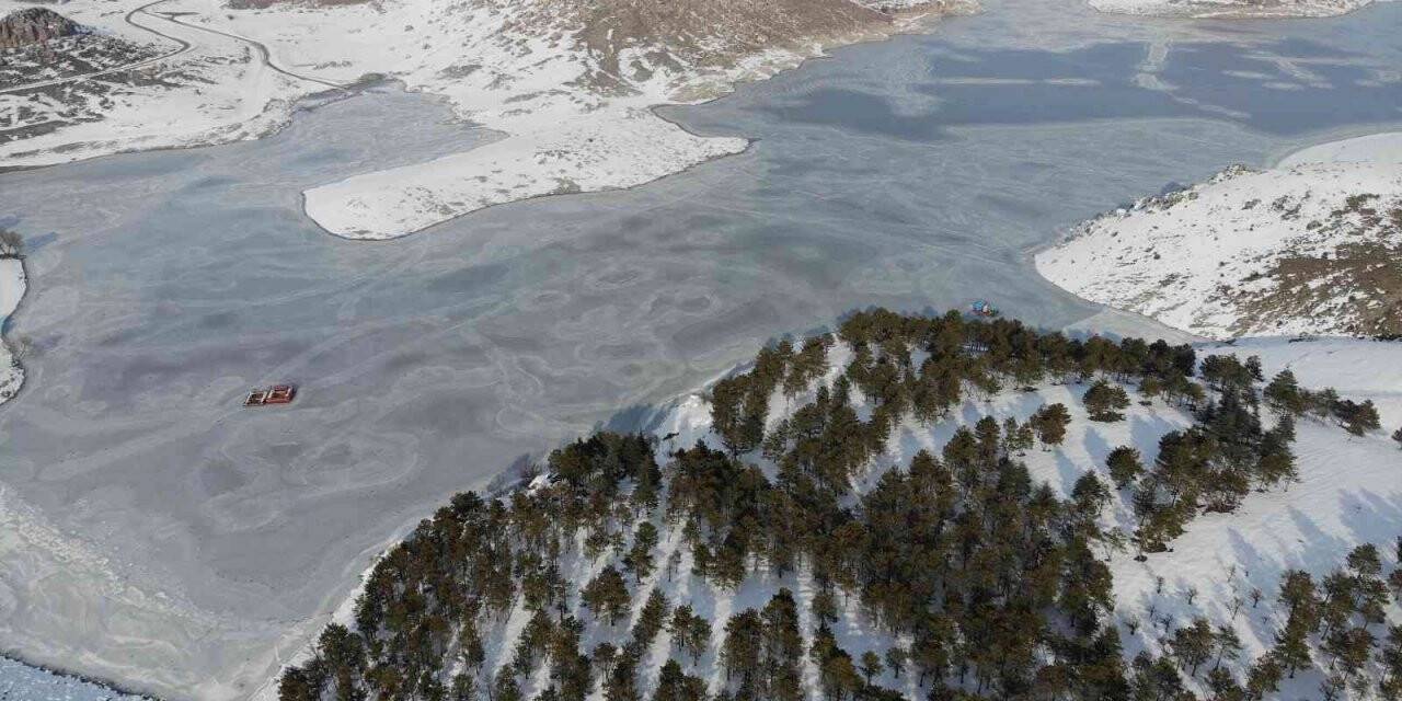 Aksaray’da Mamasın Barajı buz tuttu