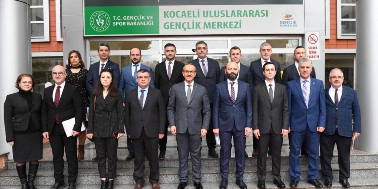 Vali Yavuz’dan Gençlik ve Spor İl Müdürlüğü’ne ziyaret
