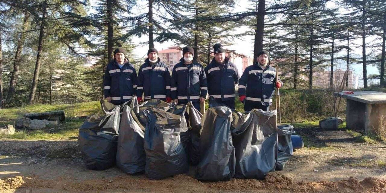 Kent Ormanı’nda bir kamyon çöp topladılar