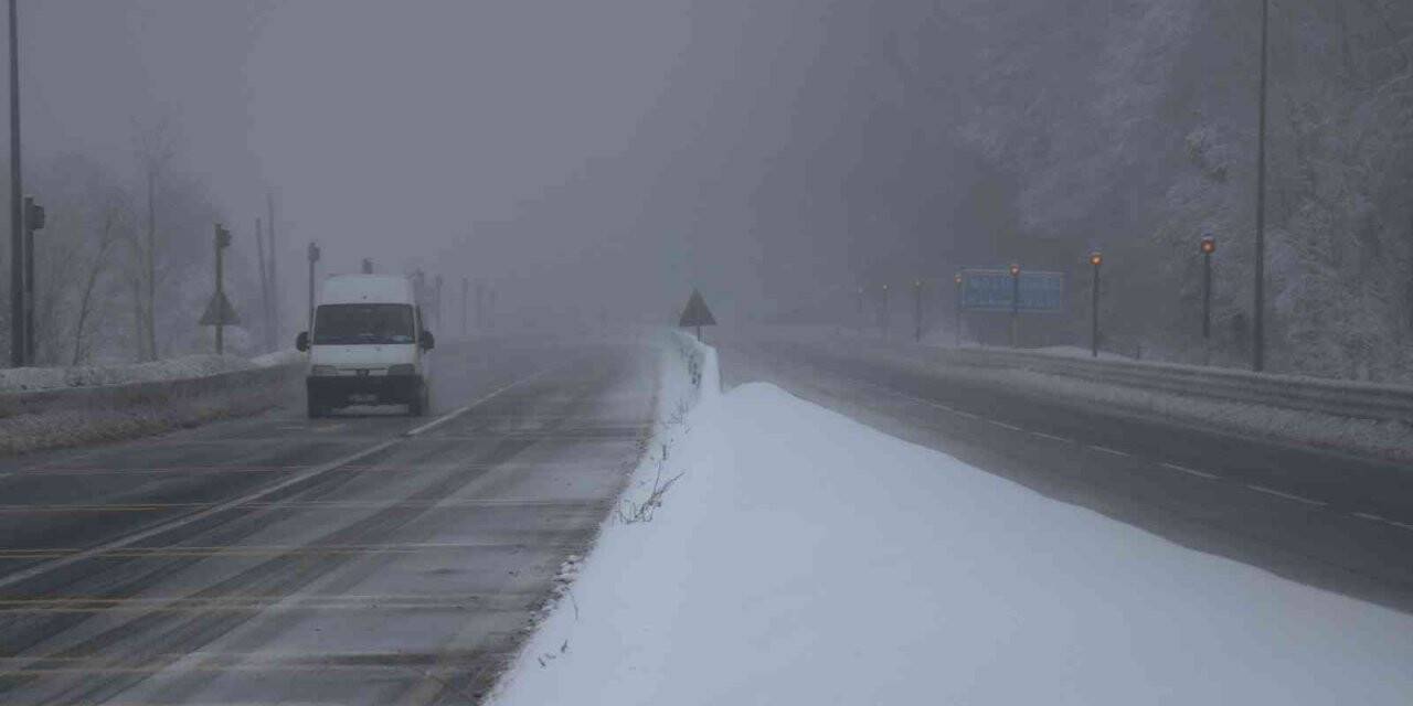 Bolu Dağı’nda kar yağışı ve sis etkili oluyor