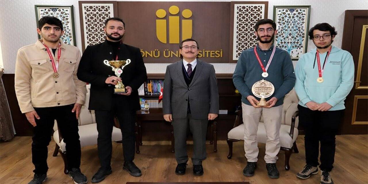 Rektör Kızılay’dan başarılı sporculara hediye