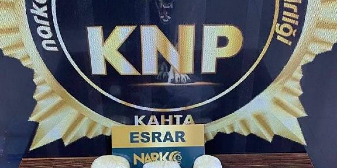 Yarım kilo esrarla yakalanan 3 şahıstan 1’i tutuklandı