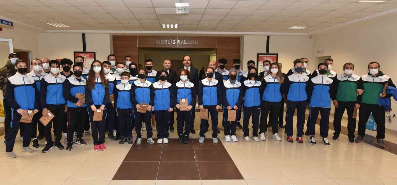 Selçuklu’da başarılı sporculara ödül