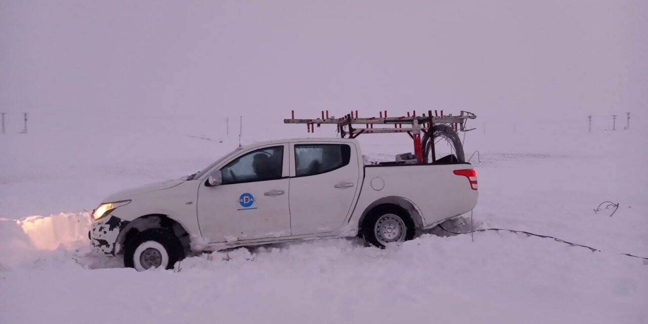 MEDAŞ ekiplerinin kar nöbeti devam ediyor