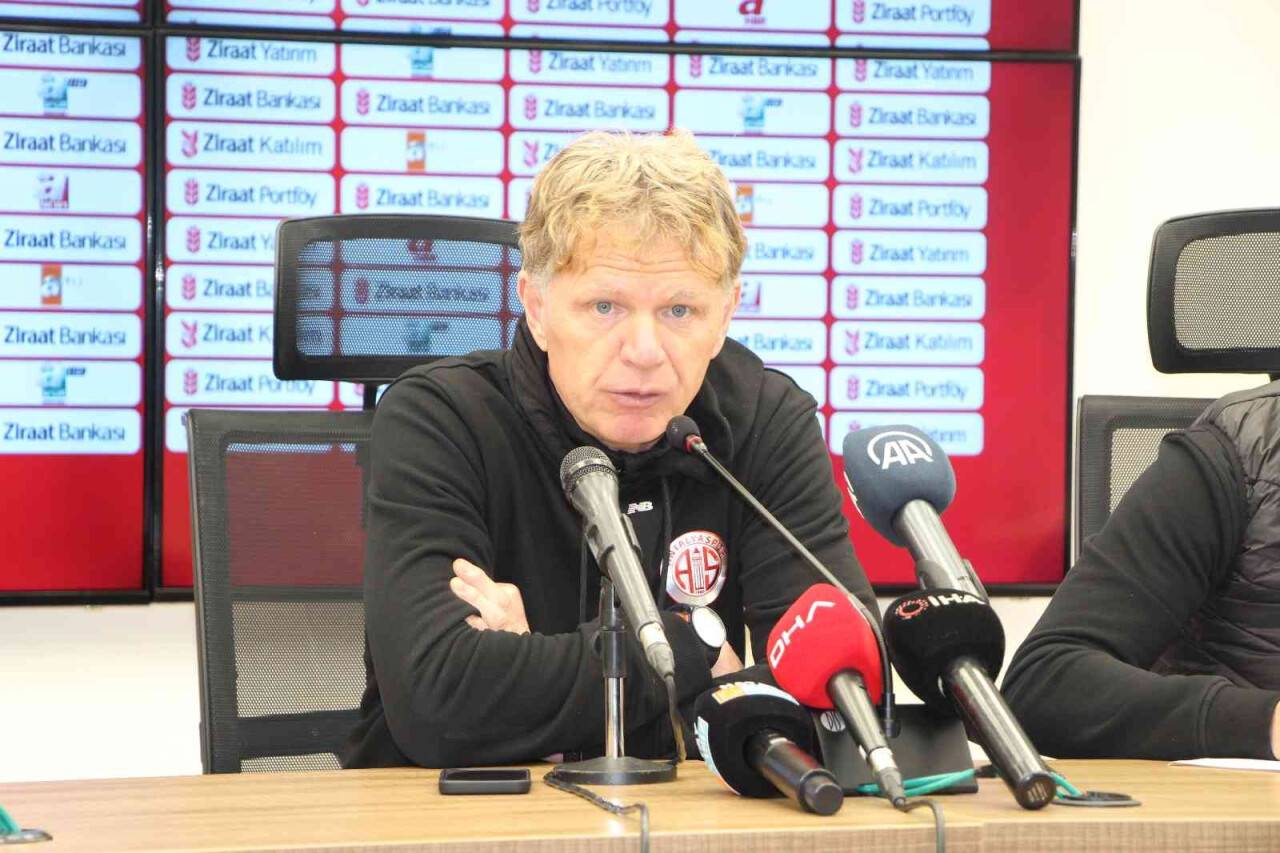 Alfons Groenendijk: “Net bir galibiyetle çeyrek finale uzanıyoruz”