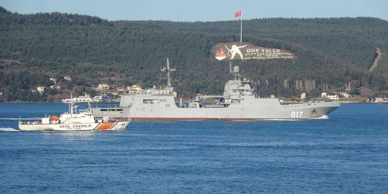 Rus savaş gemileri peş peşe Çanakkale Boğazı’ndan geçti