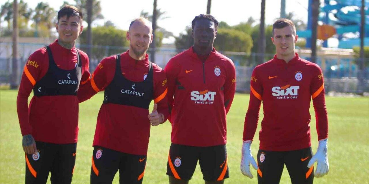 Galatasaray’da 4 futbolcu geldi, 8 gitti