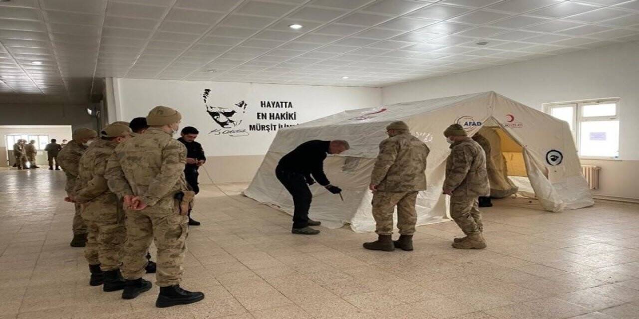 Jandarma personeline çadır kurma eğitimi verildi