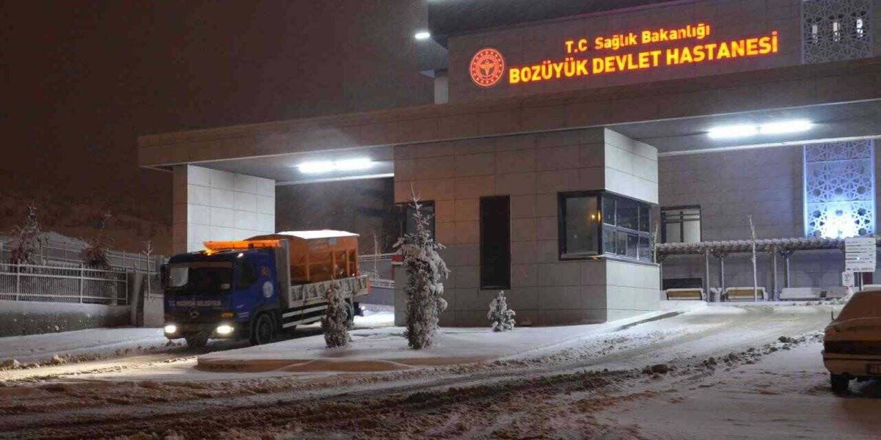 Bozüyük’te kar temizleme çalışmaları devam ediyor