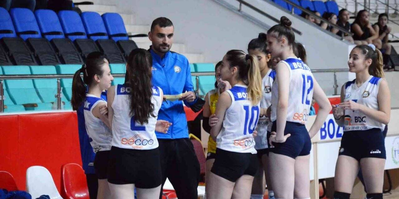 Voleybol Yıldız Kızlar İl Şampiyonası Bozüyük’te başladı