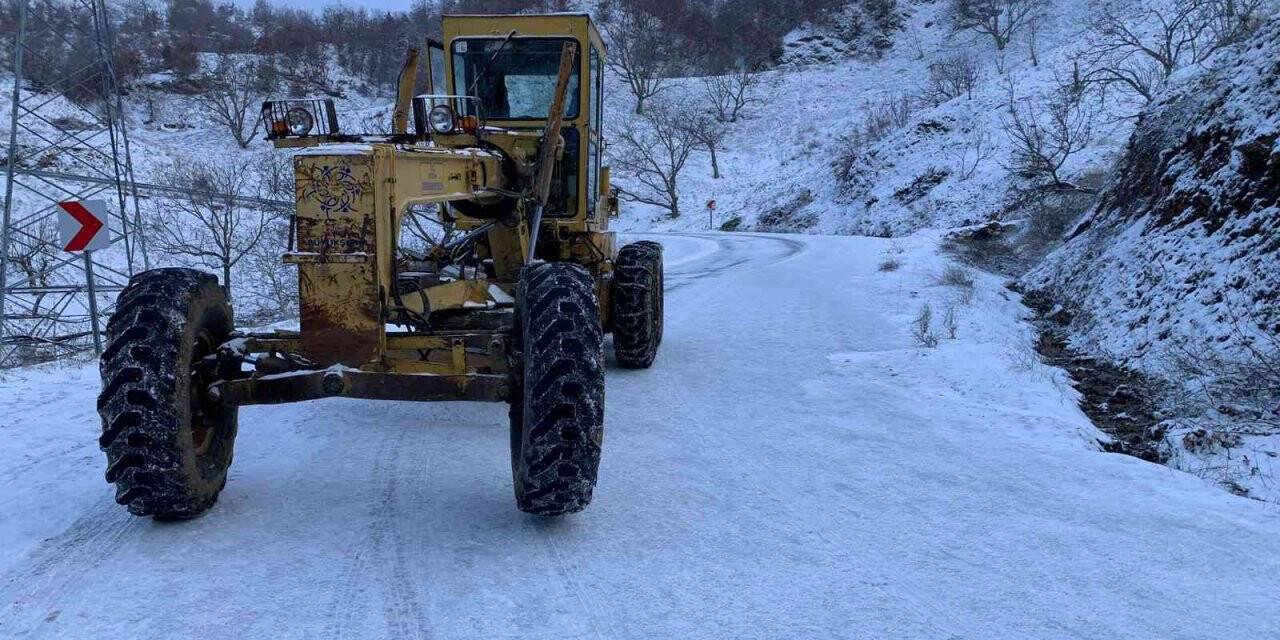 Aydın Büyükşehir’in karla mücadele çalışmalarını sürdürüyor