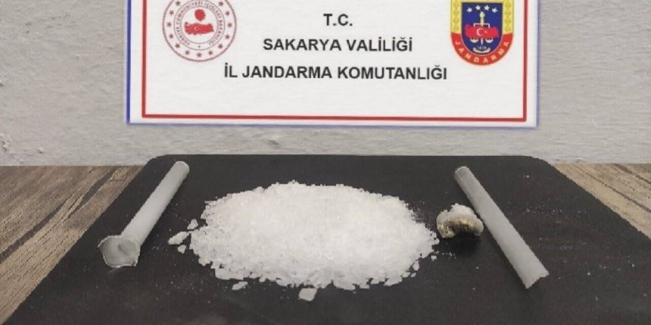 İstanbul’dan getirdiği uyuşturucu maddeleri satamadan yakalandı