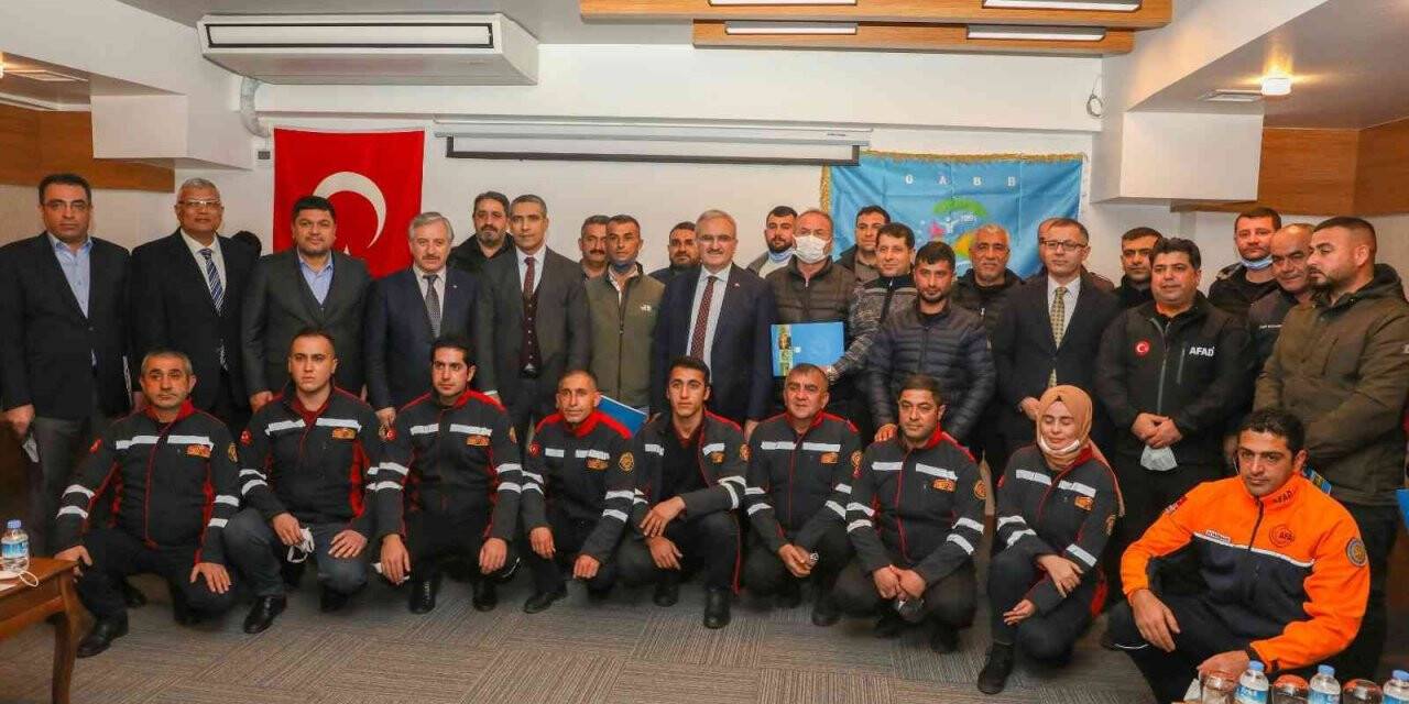 Vali Karaloğlu: “Diyarbakır’ı belediyecilik konusunda merkez okula dönüştürürüz”