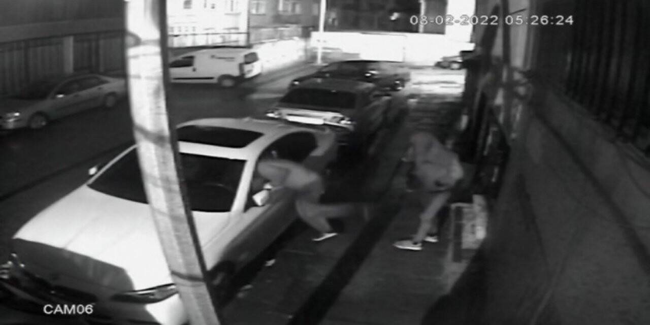 Lüks araçları saniyeler içinde soyan “Hayalet Gösterge” hırsızları kamerada