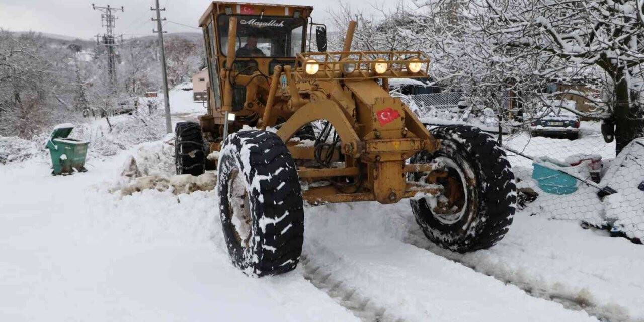 Turgutlu Belediyesinin kar mesaisi devam ediyor