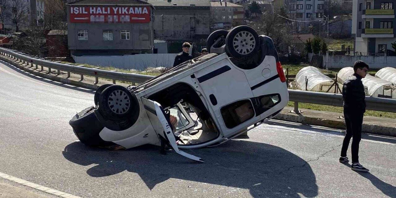 Ümraniye’de hafif ticari araç kaldırma çarpıp takla attı: 1 yaralı