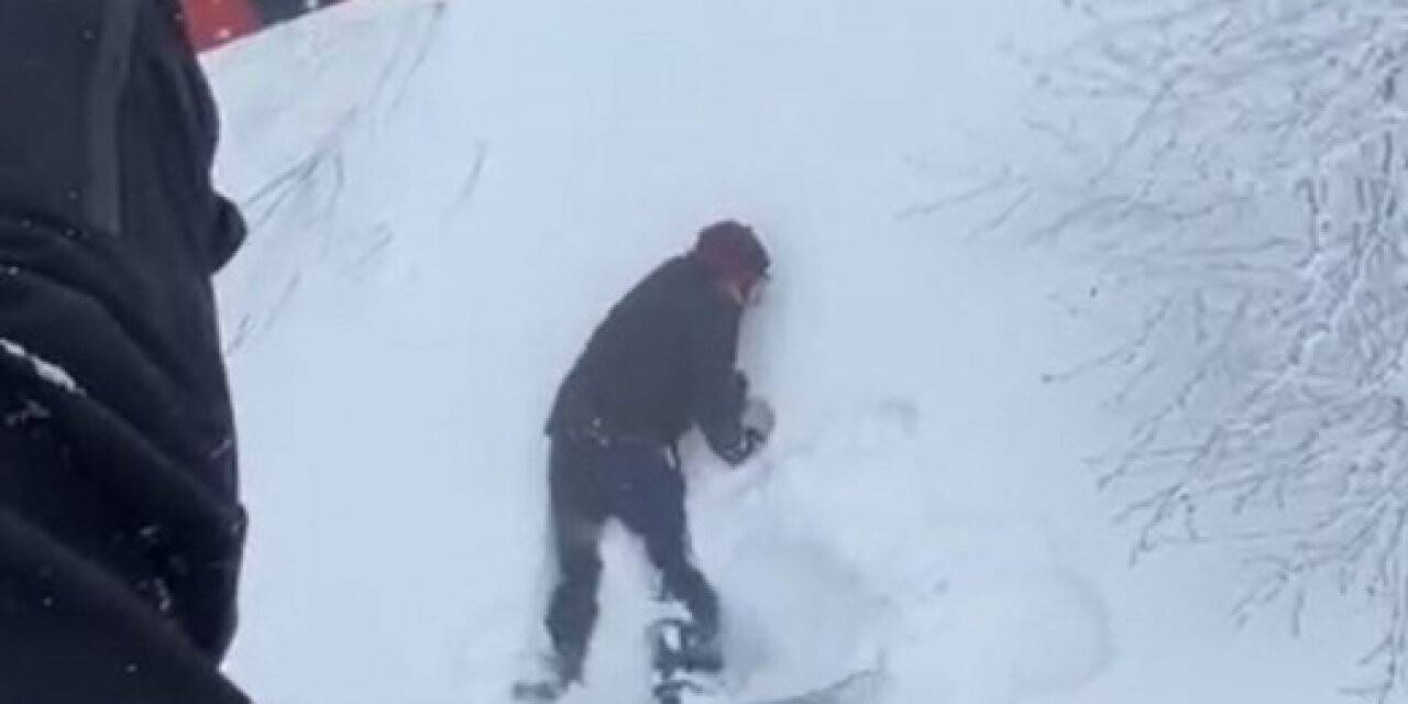 Telesiyej arızalandı, soğuğa dayanamayan aşağıya atladı