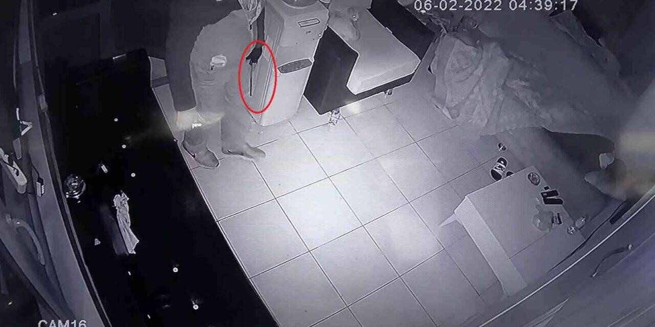 Hırsızın cesareti şaşırttı: İş yeri görevlisi uyanınca kaçtı