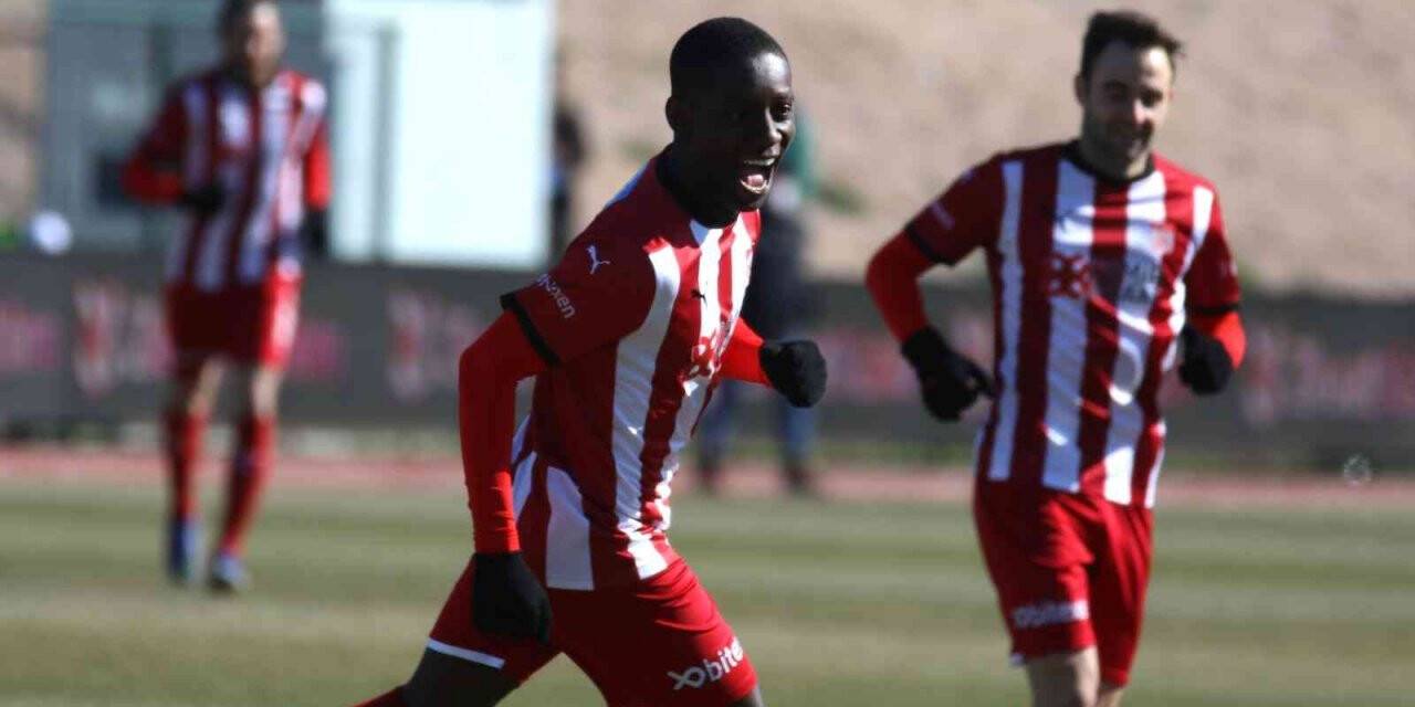 Max Gradel hat-trick yaptı!