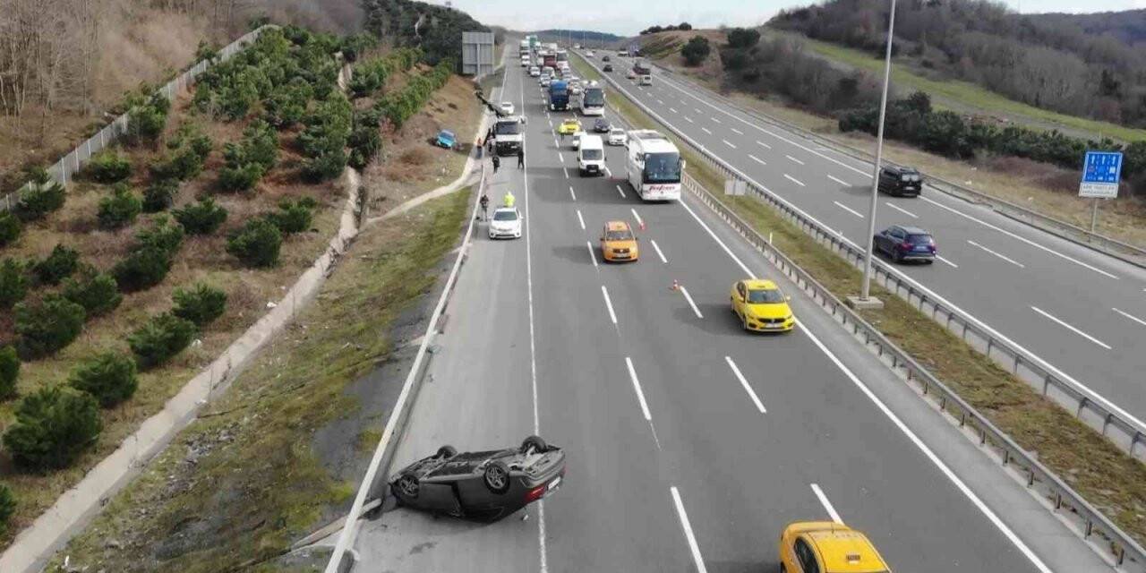 İstanbul Havalimanı yolunda iki lüks araç kaza yaptı: 1 yaralı