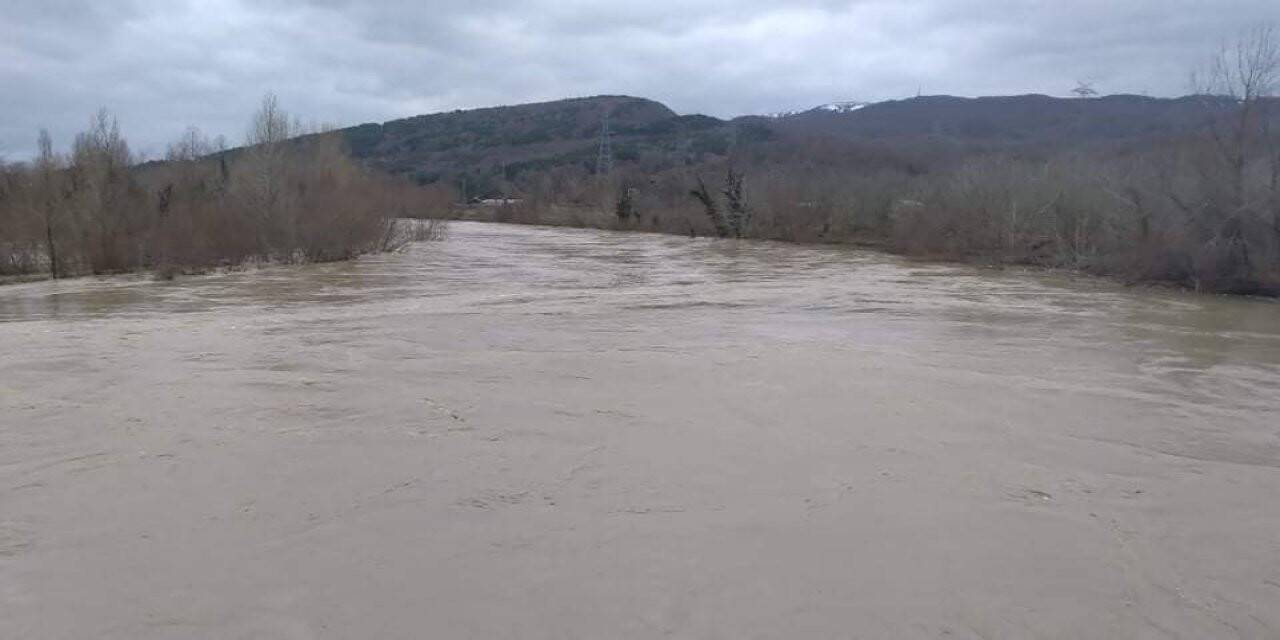 Sağanak yağış Filyos ırmağında taşkına neden oldu