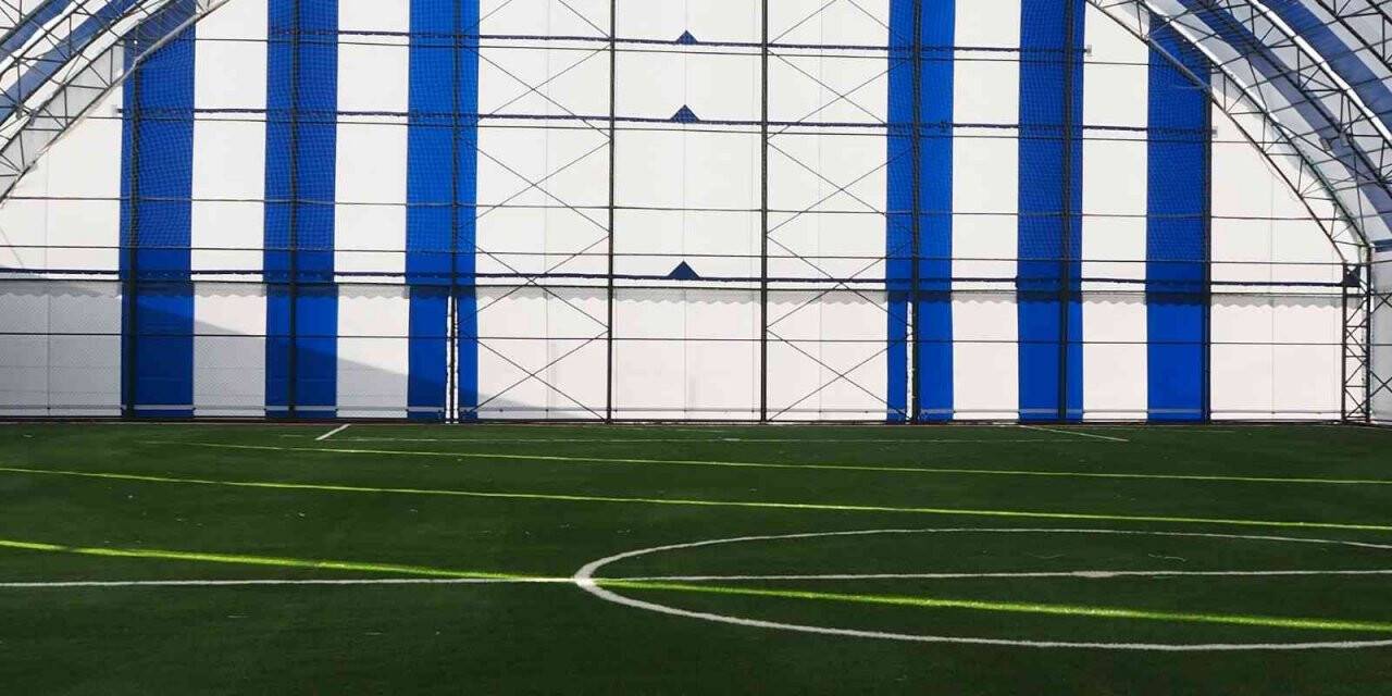 Tavşanlı’da halı saha inşaatı tamamlandı