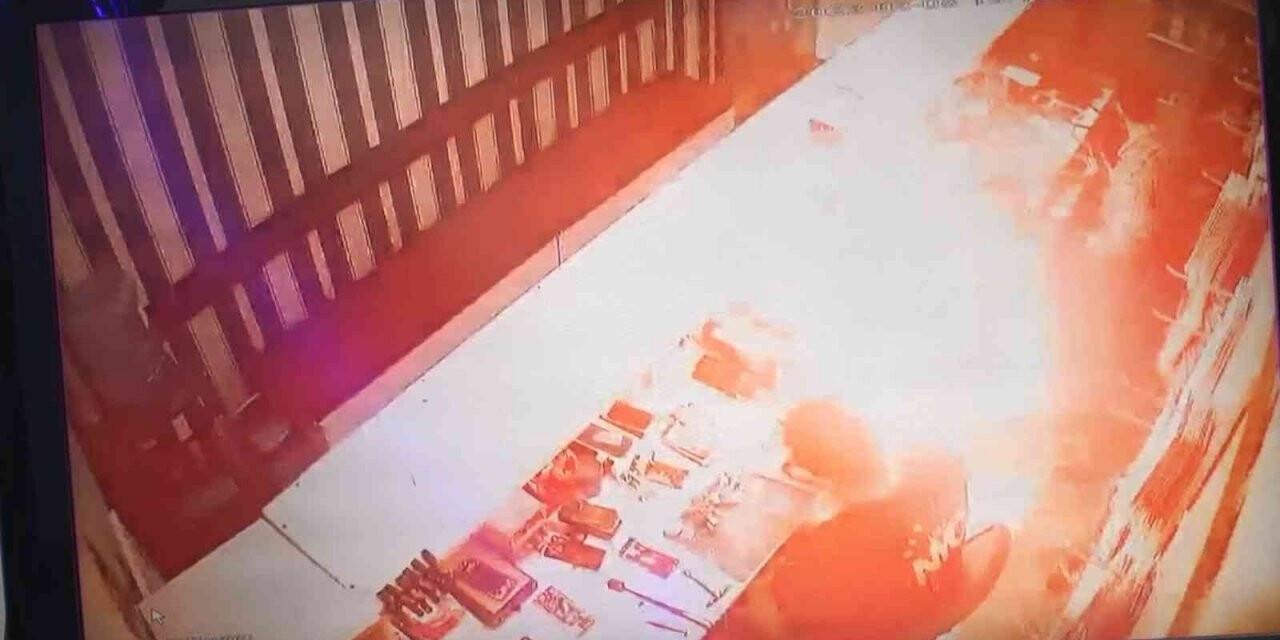 Cep telefonunun bataryası bomba gibi patladı