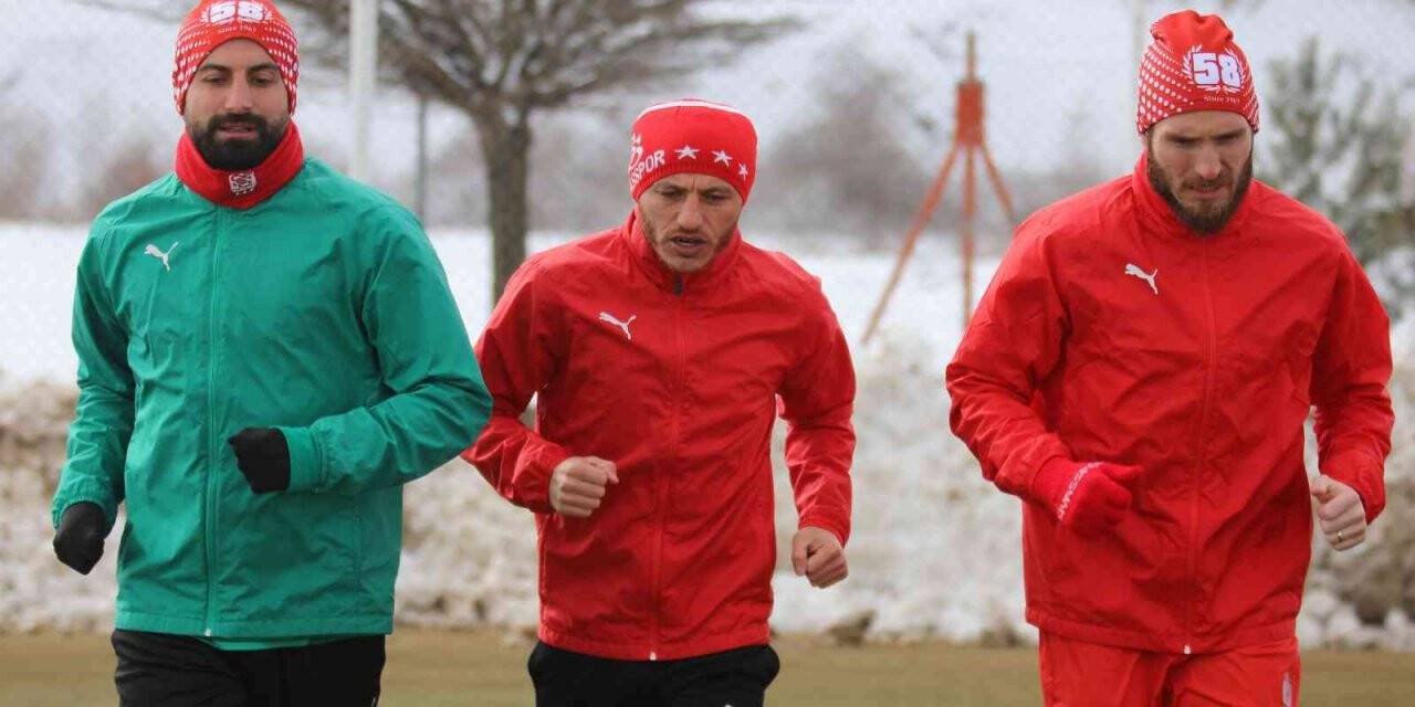 Sivasspor’da hazırlıklar ara vermeden sürüyor
