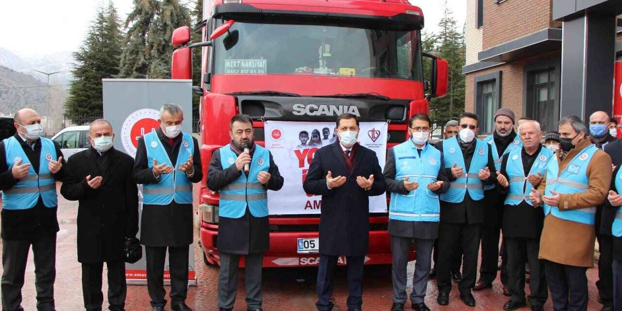Amasya’dan İdlib’e 3 tır yardım malzemesi gönderildi