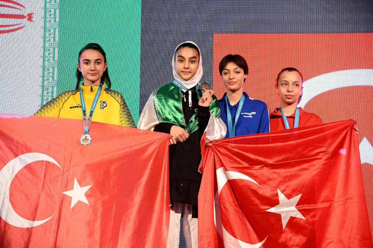 Genç taekwondoculardan 22 madalya