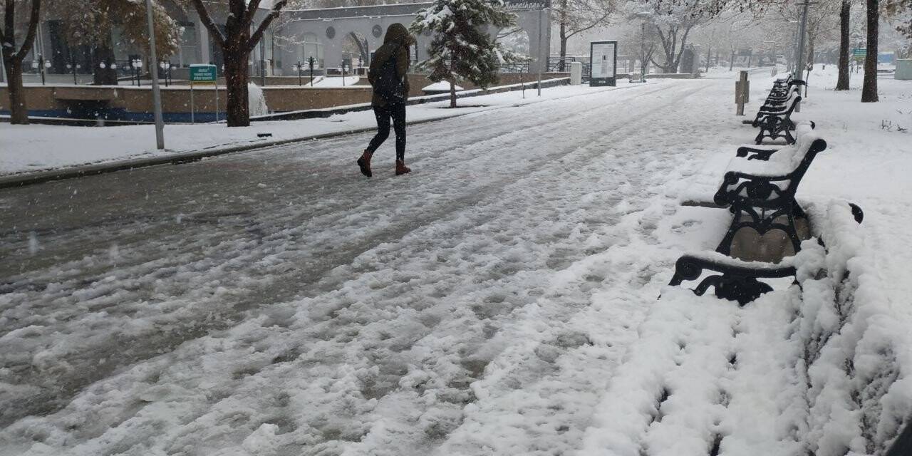Konya’da kar yağışı yeniden başladı