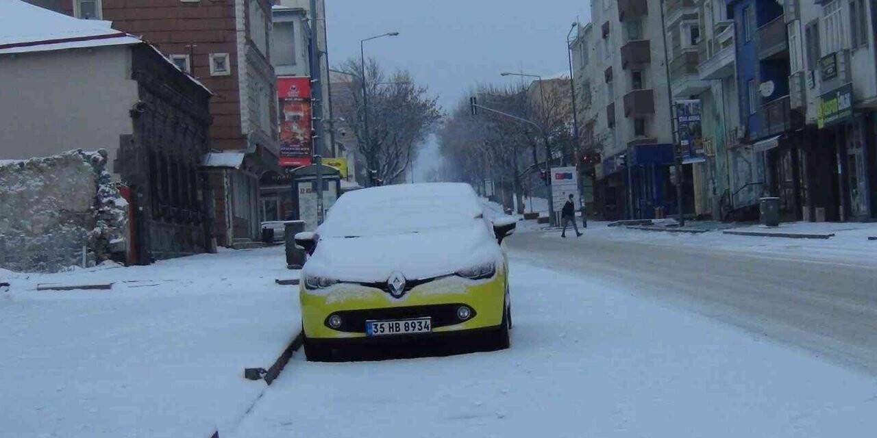 Kars yeniden beyaza büründü
