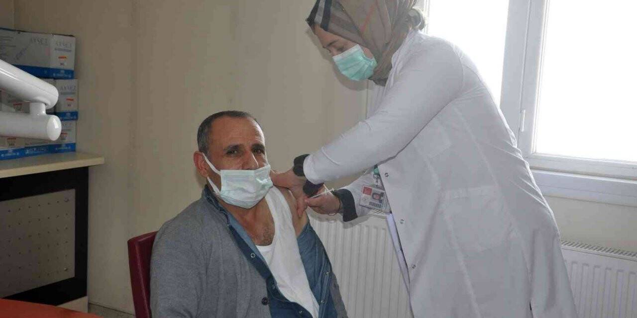 2. doz aşılamada lider ilçe Yüksekova