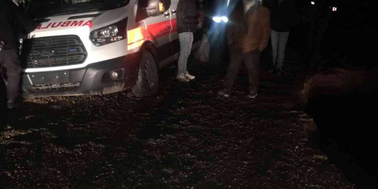 Ambulans uçuruma yuvarlanmaktan saniyeler içinde kurtuldu