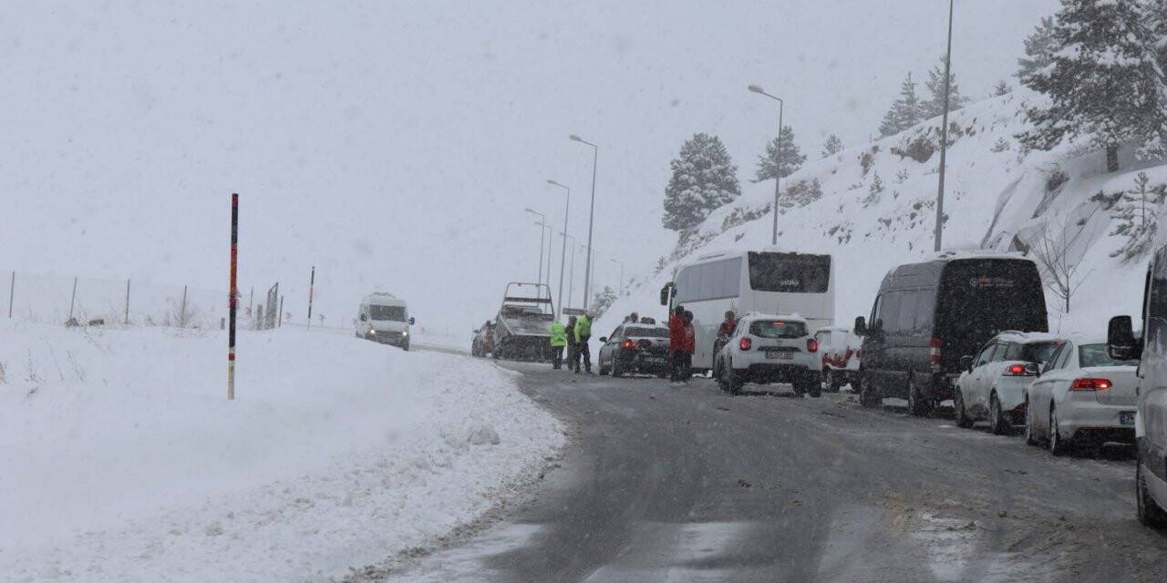 Kayseri’de kar yağışı hayatı olumsuz etkiledi
