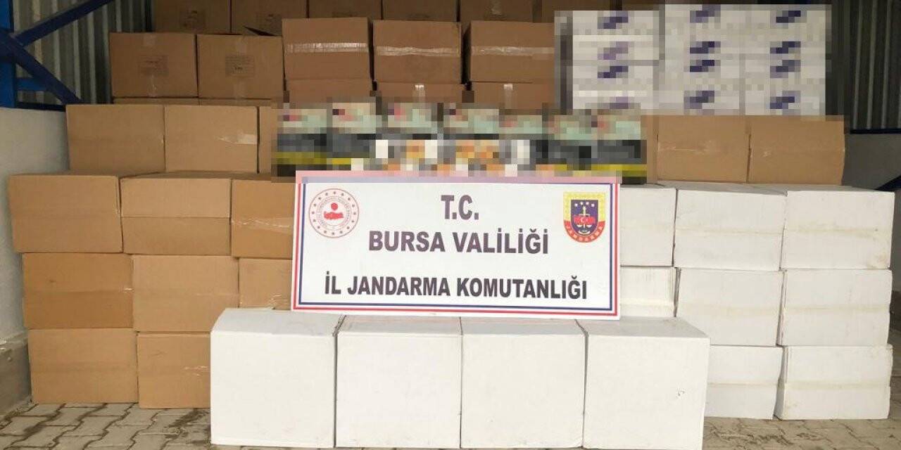 Jandarma ekiplerinin durdurduğu araçta 2 ton kaçak tütün ele geçirildi