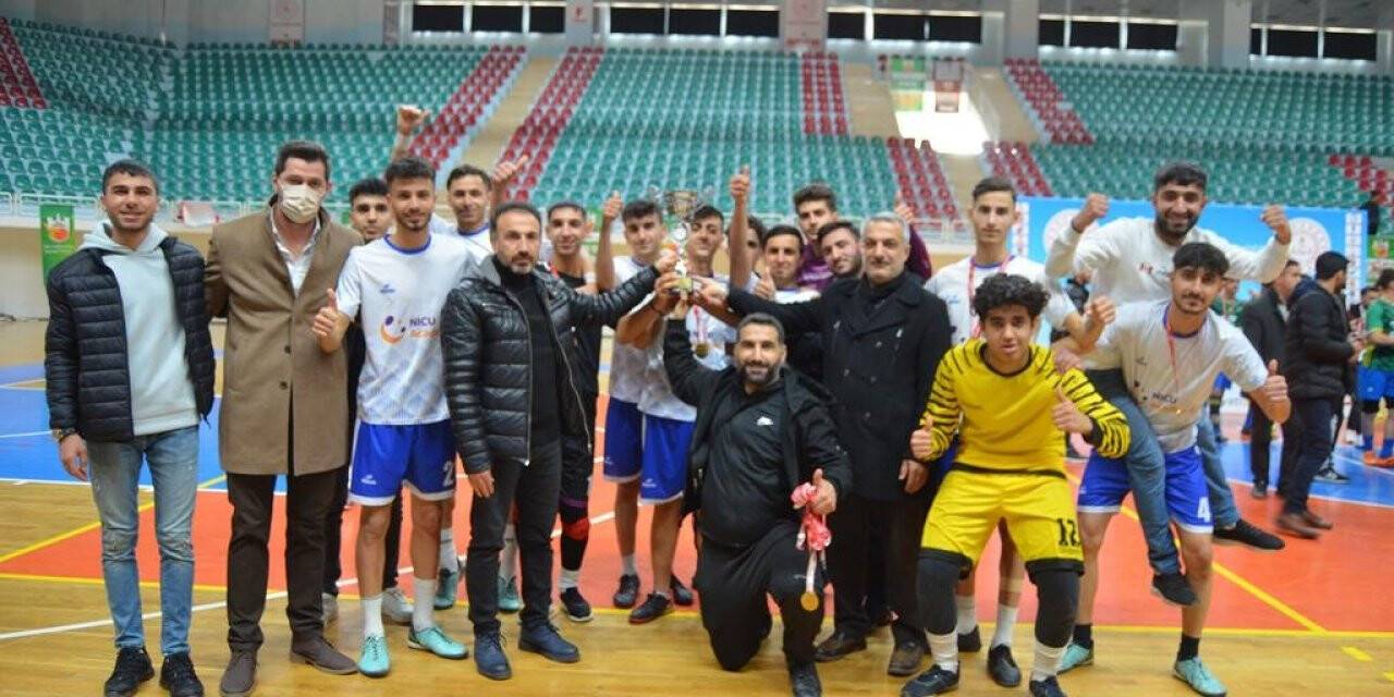 Liselerde şampiyon Bağlar Anadolu Lisesi