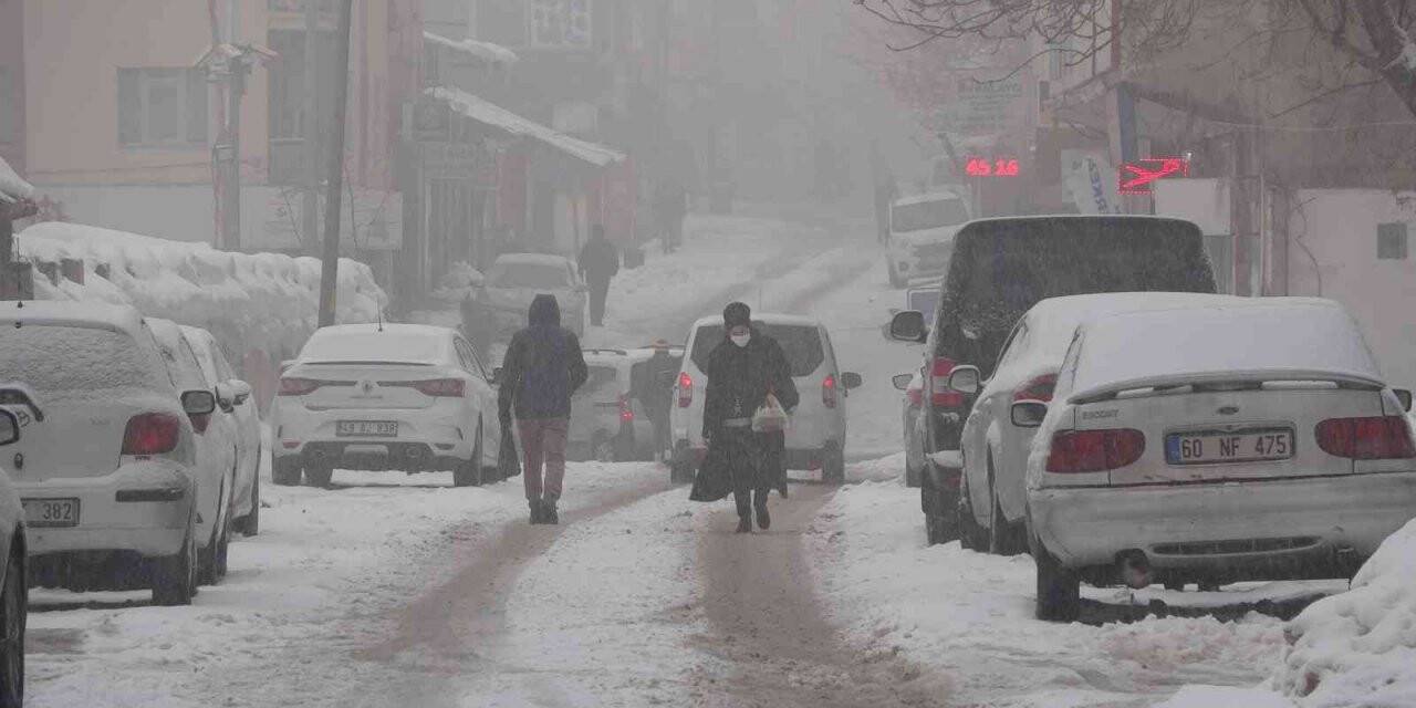 Muş’ta 37 köy yolu ulaşıma kapandı