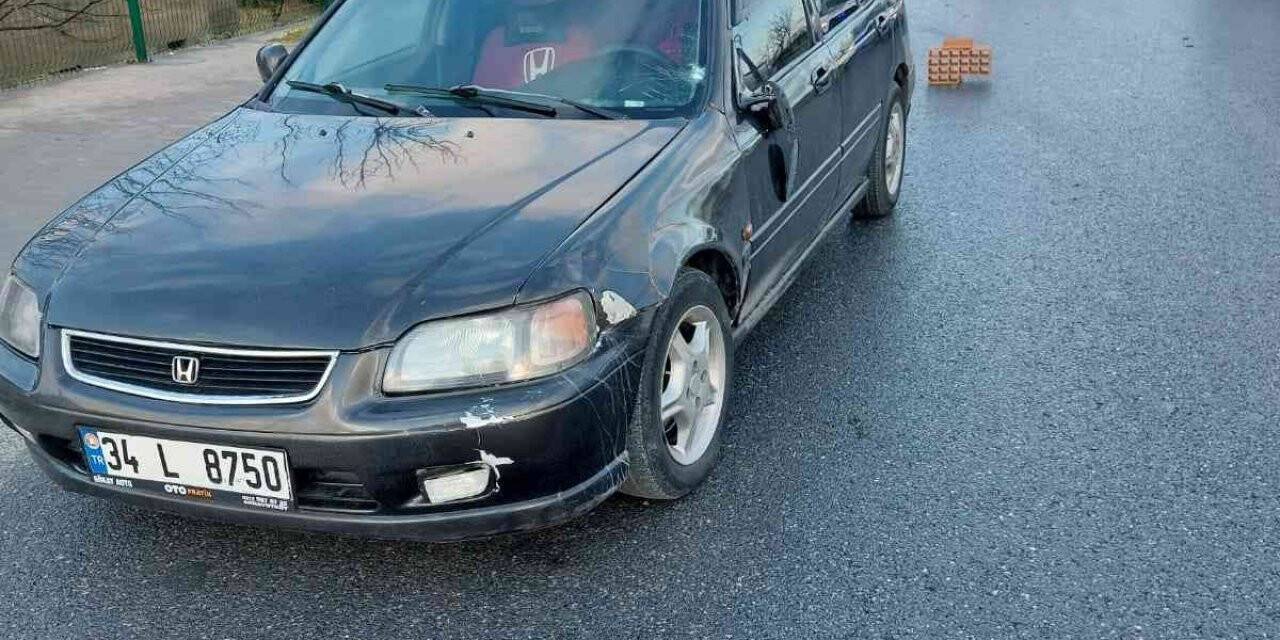 Arnavutköy’de yolun karşısına geçmeye çalışan kadına otomobil çarptı