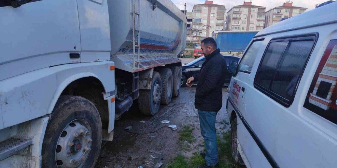 Hırsızlar kamyon akülerine dadandı